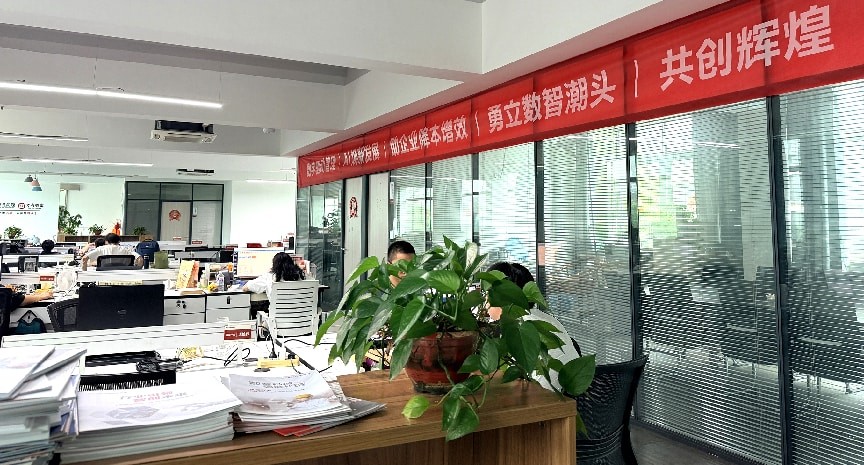 百盛科技团队办公场景