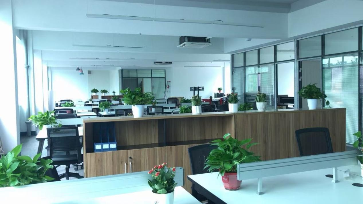 百盛科技开放式办公区